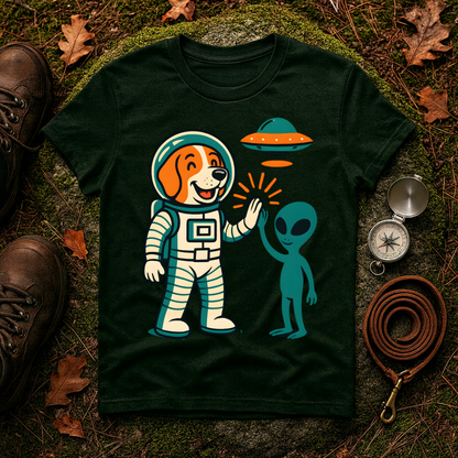 Alien High Five Dog T-Shirt – Funny Space Dog Tee for Animal Lovers, Casual Wear